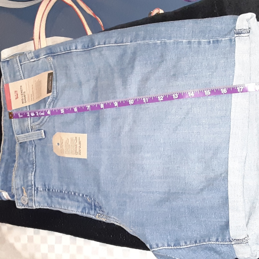 Levi's Women's Denim Mid Length Shorts Size 22W - Picture 3 of 8